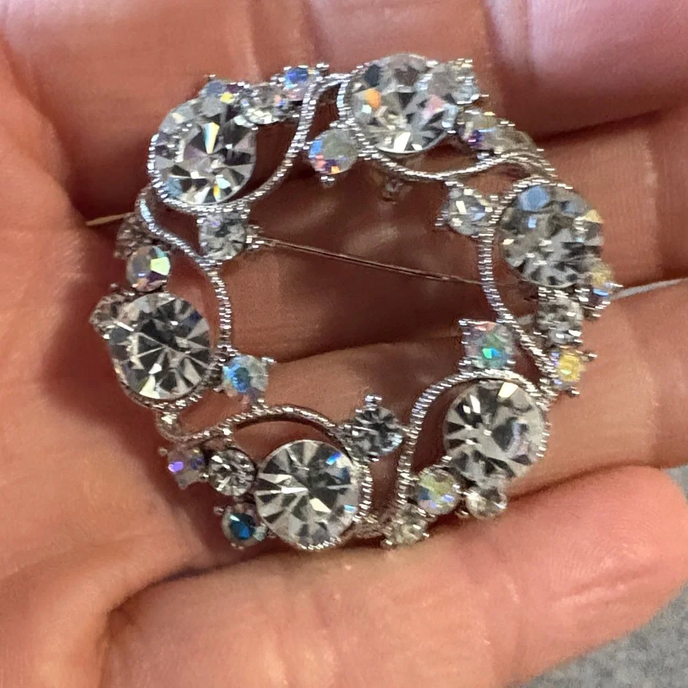 VINTAGE RHINESTONE AND RAINBOW CRYSTAL WREATH 1.5